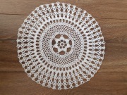 SERWETKA WYKONANA  NA SZYDEŁKU śr. 25 cm (3) 