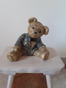 Figurka ceramiczna, duża. Smutny miś.