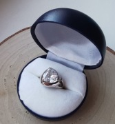 Argentum Piękny srebrny pierścionek z trójkątną cyrkonią 