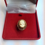 ZŁOTY PIERŚCIONEK Z OCZKIEM (WIZERUNEK KOBIETY)