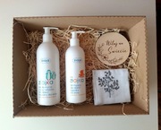 Zestaw prezentowy Ziaja dla niemowlaka – pieluszka + tabliczka