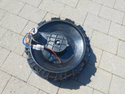 Silnik elektryczny ze skrzynią biegów oraz kołem