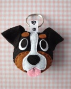 Berneński pies pasterski, Berneńczyk, pies- brelok handmade- wzór nr 2