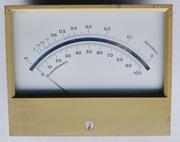 Miernik analogowy DC z PRL