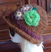 Szydelkowy kapelusik wiosenno-jesienny dla pań 