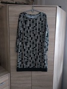 Wzorzysta sukienka z długim rękawem 