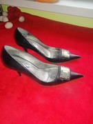 Śliczne skórzane czarne szpilki 38 