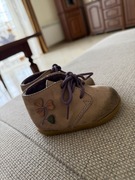 Buciki dziecięce NEXT rozmiar 2 + kapcie gratis