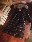 Czarny płaszcz puchowy Moncler 