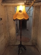 Lampa podłogowa z abażurem i półką PRL