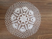 SERWETKA WYKONANA  NA SZYDEŁKU śr. 18 cm (1)