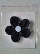 Kwiat - ozdoba sukienki, sweterka, bluzki, koszulki