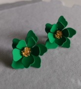Kolczyki kwiatki zielony złoty sztyfty