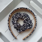 Zestaw opaska+ gumka do włosów wzór lamparci print vintage czarno-biała 