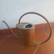 Stara mosiężna konewka do kwiatów 