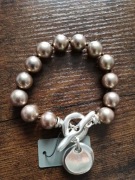 Sprzedam bransoletkę ze srebrnych koralików. 