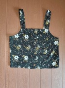 441. Czarny top na ramiączkach w kwiatki rozmiar 152