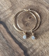 Złote kolczyki z szarym diamentem