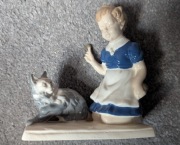 Figurka Lippelsdorf dziewczynka zabawa z kotem