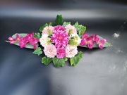 Sztuczna wiązanka, kompozycja kwiatowa na grób.