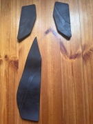 Gumy podłogi Yamaha X-MAX 125 2020 - 2 lewe + 1 prawa (mala), OE