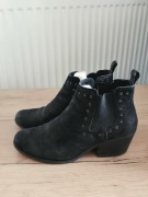 Czarne botki damskie 37 – niski obcas, ćwieki, styl boho/rock