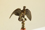 Figurka orzeł, sokół, ze sztandaru? mosiądz lub brąz