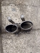 Końcowka tlumika zderzak tył Kia Stinger 2.0t Lewa , Prawa