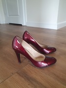 Lakierowane czółenka bordo Nine West 38.5
