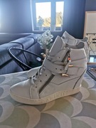 Białe buty skórzane carinii 