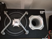 Subwoofer JBL GT Series w skrzyni Bass Reflex – Mocny BasSprzedam subwoofe.
