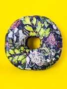 Poduszka do piercingu donut do przekłuwania uszu i spania LAS 35 cm