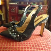 LOST INK Czarne czółenka na srebrnym obcasie 37