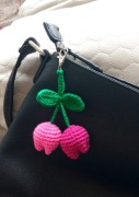 Truskawki wykonane na szydełku, brelok 