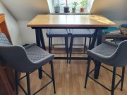 Komplet stół + 4 krzesła.