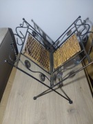 Gazetnik metalowy wiklinowy metaloplastyka 