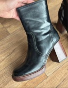 Skórzane buty na obcasie botki