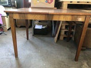 Stary stół do renowacji