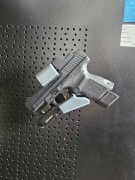 Uchwyt mna broń krótkg z latarką / kolimatorem