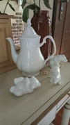 Porcelanowy dzbanek na herbatę lub kawę.