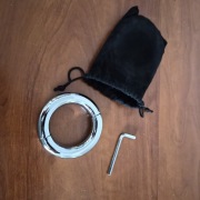 Ring metalowy na penisa