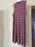 Sukienka w kolorowe paski 