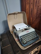 Stara maszyna do pisania Triumph