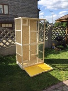 Klatka woliera drewniana dla ptaków egzotycznych.