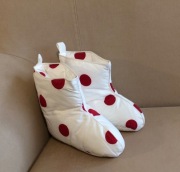 IKEA ciepłe Kapcie VINTER białe w czerwone kropki rozm. M / L.