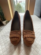 Buty damskie koturny