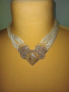 Kwarc w posrebrzanej, oksydowanej oprawie