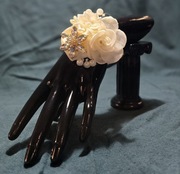 Bukiecik na rękę i do butonierki marynarki