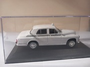 WARSZAWA 203 TAXI 1:43 w gablotce