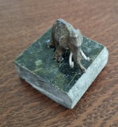 Mamut -  figurka z metalu na podstawie z granitu